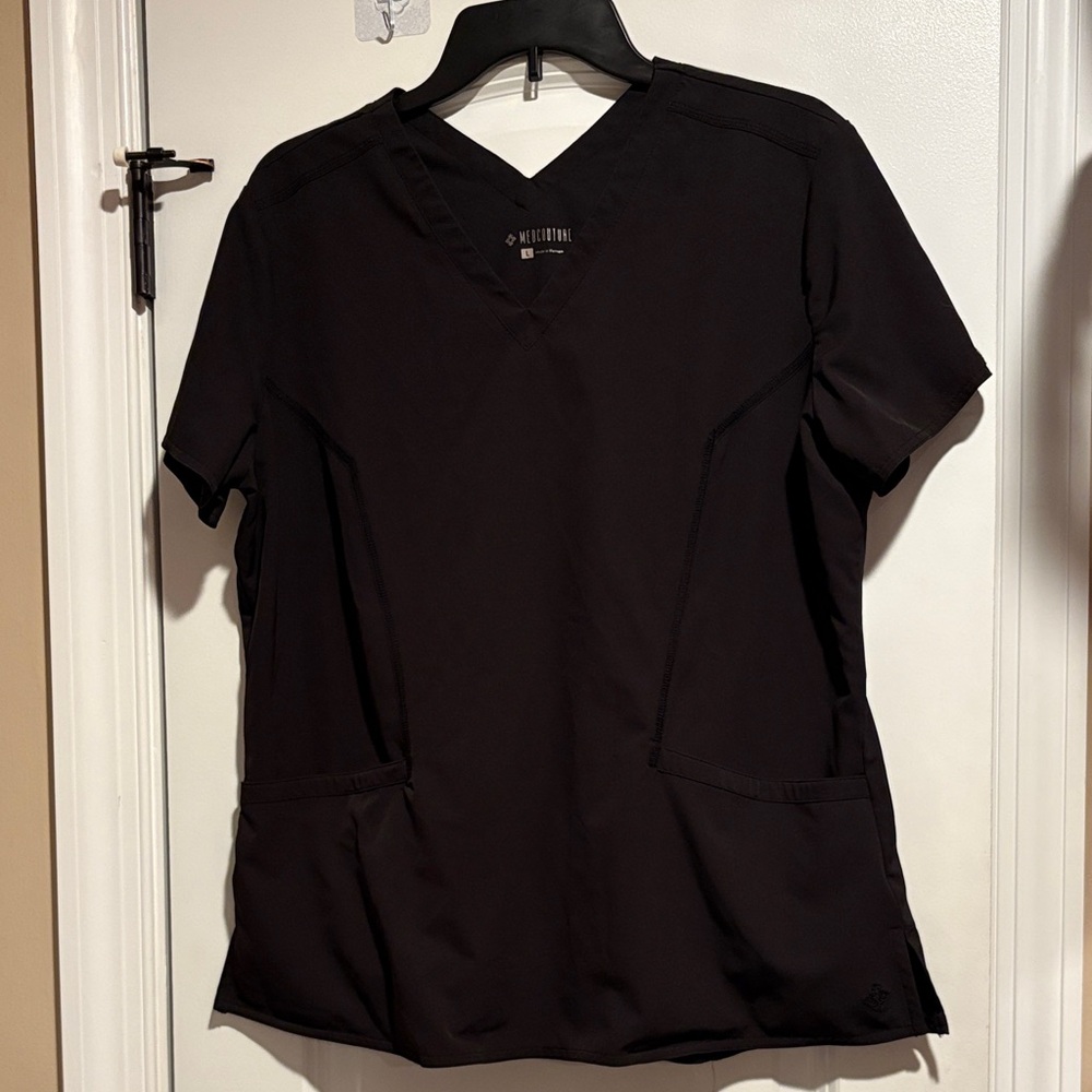✨ Med Couture V-Neck Scrub Top ✨